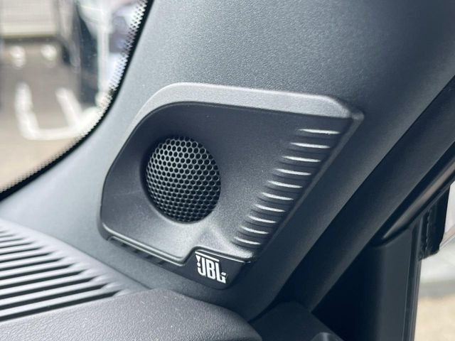 �yJBL�T�E���h�V�X�e���z���[�J�[�I�v�V�����̍��i�ʃT�E���h�V�X�e���𓋍ځB��p�̃`���[�j���O���{���ꂽ�召�l�X�ȃX�s�[�J�[����ǎ��ȃT�E���h���t�ł��A�Տꊴ���ӂ�鉹����Ԃ����o���܂��B