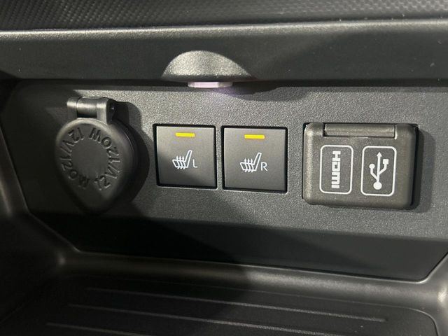 【シートヒーター】寒い日に重宝するシートヒーター!エアコンより早く温まってくれるので寒がりの人も安心ですね♪エアコンの温風は乾燥するから苦手、という方にもをおすすめです。