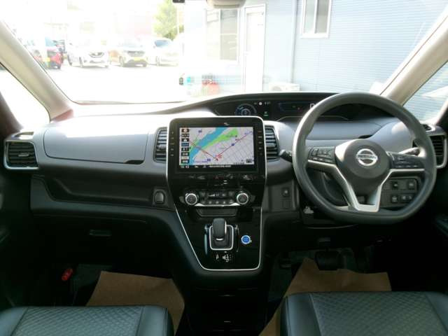 セレナ1.2 e-POWER XV