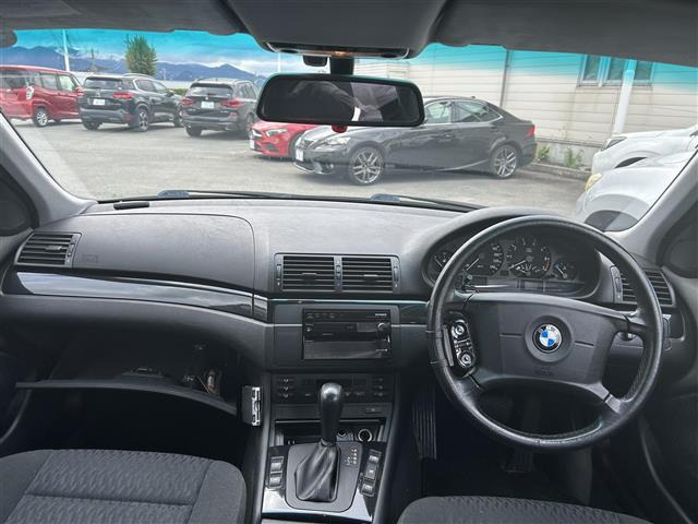 3シリーズセダン320i