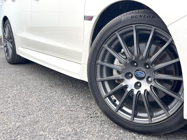�y�����A���~�z�C�[���z�O�ςɃ}�b�`���������A���~�z�C�[���𑕒����Ă���܂��B�e��ЊO�A���~�z�C�[����A�X�^�b�h���X�^�C�����戵�����Ă���܂��B���񂲑��k����������