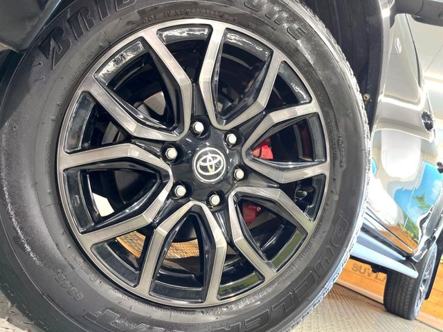 �y�����I�v�V����18�C���`�A���~�z�C�[���z�����I�v�V�����z�C�[���𑕒��B���s���\�̌���ɉ����A�O�ς����X�^�C���b�V���ɂȂ��Ă��܂��B