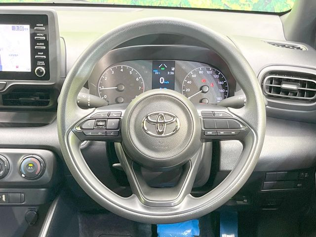 インテリアに合わせたデザインのステアリングは、運転される方のことも考え、運転しやすい形状、大きさです。是非一度、実際に触ってお確かめください。