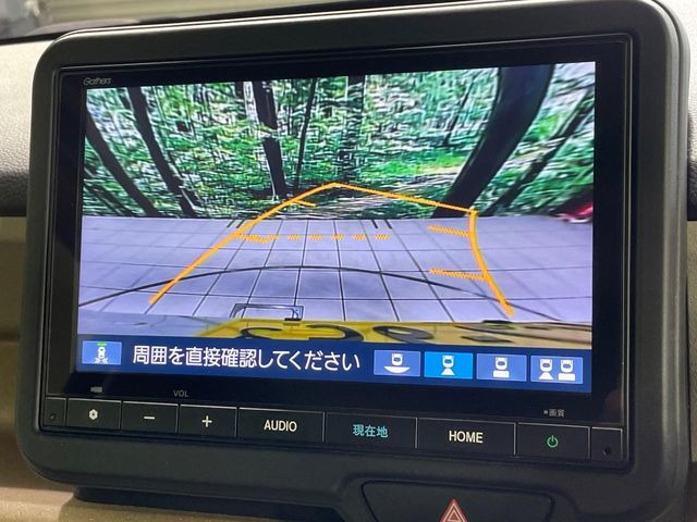 【バックカメラ】駐車時に後方がリアルタイム映像で確認できます。大型商業施設や立体駐車場での駐車時や、夜間のバック時に大活躍!運転スキルに関わらず、今や必須となった装備のひとつです!