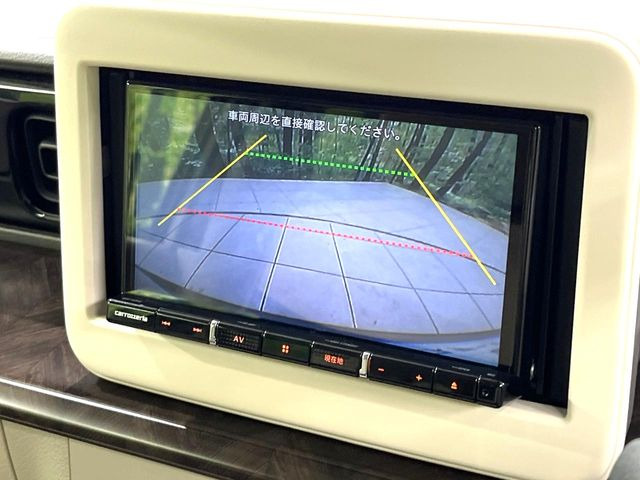 【バックカメラ】駐車時に後方がリアルタイム映像で確認できます。大型商業施設や立体駐車場での駐車時や、夜間のバック時に大活躍!運転スキルに関わらず、今や必須となった装備のひとつです!