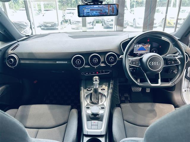 TTクーペ1.8 TFSI ライティング スタイル エディション