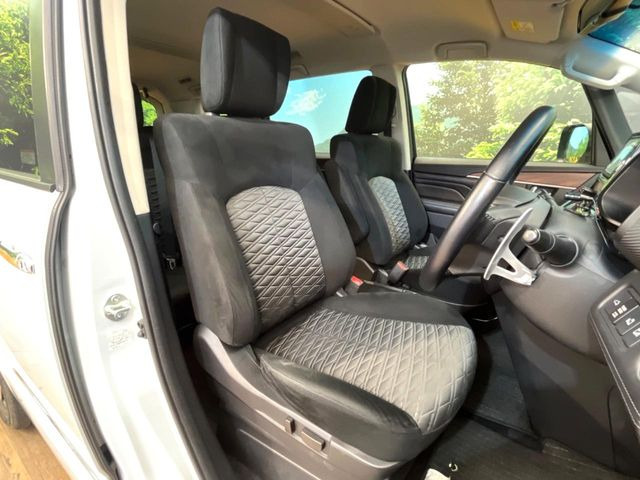 運転席シート廻りは使用感も少なく、良好な状態となっています。丁寧に使われていたことがよくわかりますね。