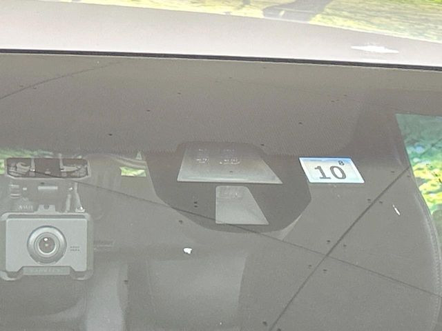 【シティブレーキアクティブシステム】低速走行中に前方の車両等を認識し、衝突しそうな時は警報とブレーキで衝突回避と被害軽減をアシスト。より安全にドライブをお楽しみいただけます。