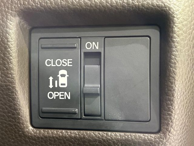 【パワースライドドア】スマートキーや運転席のスイッチでスライドドアの開閉が可能♪電動だから力を入れてドアを開ける必要が無く、小さいお子様でも、重い荷物を持っている時もラクに開け閉めできます♪