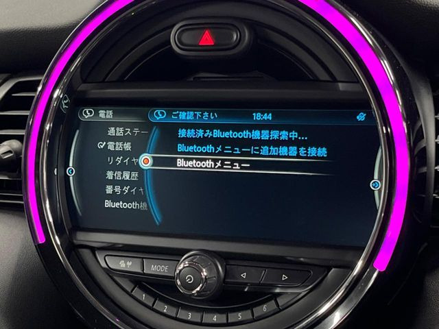 ��Bluetooth:���莝���̃X�}�[�g�t�H���ȂǂƐڑ����A�n���Y�t���[�ʘb��Տꊴ����~���[�W�b�N�Đ������y���݂��������܂��B�����ڑ��ł��̂Ŕς킵��������܂����