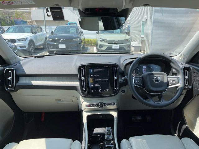 XC40B4 AWD インスクリプション 4WD