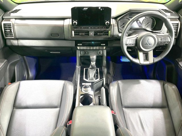 トライトン2.4 GSR ディーゼル 4WD