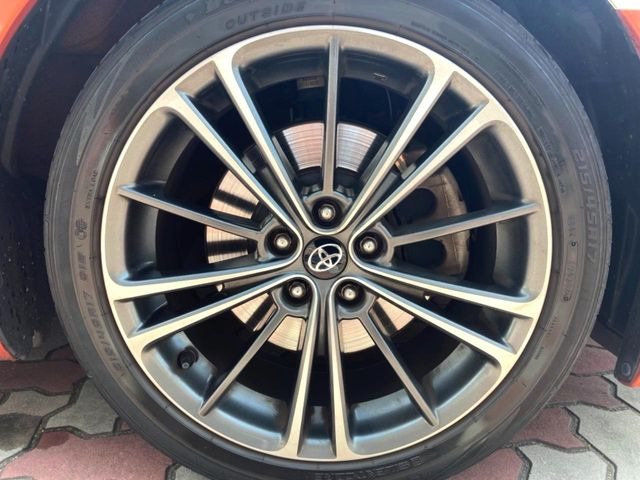 �y����17�C���`�A���~�z�C�[���z�O�ςɃ}�b�`���������A���~�z�C�[���𑕒����Ă���܂��B�e��ЊO�A���~�z�C�[����A�X�^�b�h���X�^�C�����戵�����Ă���܂��B���񂲑��k����������
