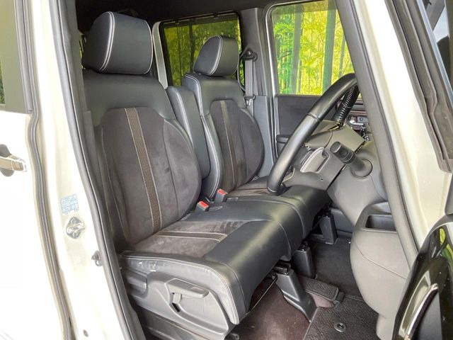 運転席シート廻りは使用感も少なく、良好な状態となっています。丁寧に使われていたことがよくわかりますね。