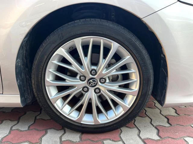 �y����18�C���`�A���~�z�C�[���z�O�ςɃ}�b�`���������A���~�z�C�[���𑕒����Ă���܂��B�e��ЊO�A���~�z�C�[����A�X�^�b�h���X�^�C�����戵�����Ă���܂��B���񂲑��k����������