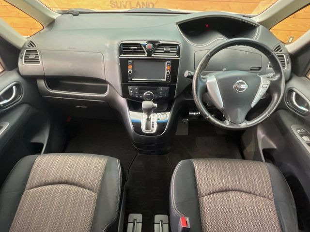 セレナ2.0 ハイウェイスター Vセレクション+Safety 4WD
