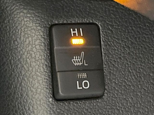 【シートヒーター】寒い日に重宝するシートヒーター!エアコンより早く温まってくれるので寒がりの人も安心ですね♪エアコンの温風は乾燥するから苦手、という方にもをおすすめです。