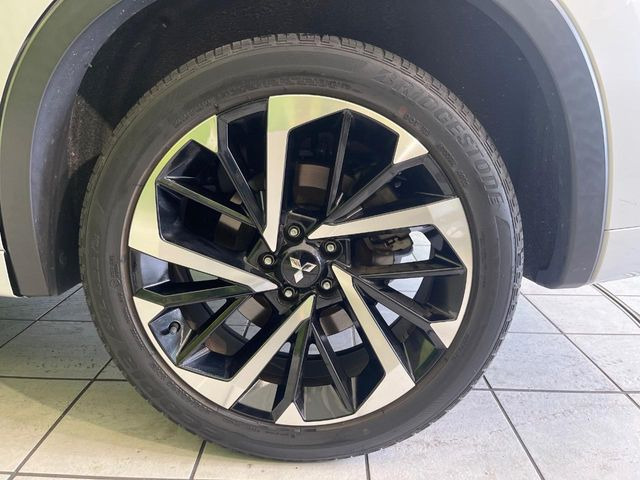 �y����20�C���`�A���~�z�C�[���z�O�ςɃ}�b�`���������A���~�z�C�[���𑕒����Ă���܂��B�e��ЊO�A���~�z�C�[����A�X�^�b�h���X�^�C�����戵�����Ă���܂��B���񂲑��k����������