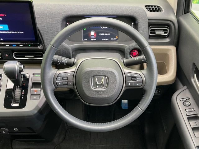 【ステアリングスイッチ】運転中、前方から目線をそらすことなく、オーディオ等の操作が可能な便利機能!安心&快適なドライブを演出してくれます♪