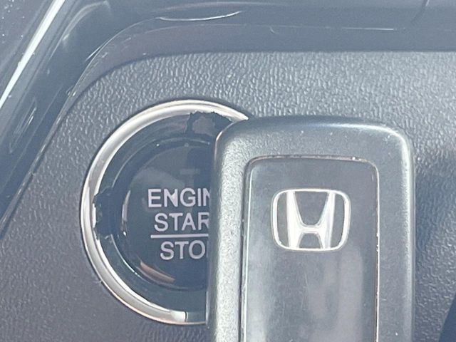 �yHonda�X�}�[�g�L�[�z�J�o����|�P�b�g�ɓ��ꂽ�܂܂ł��h�A�̎{���E�������\�ȃX�}�[�g�L�[�𑕔��B�G���W���̃I���E�I�t�����J�M�����o���K�v����������Ƃ��Ă��֗��ł���
