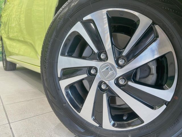 �y����15�C���`�A���~�z�C�[���z�O�ςɃ}�b�`���������A���~�z�C�[���𑕒����Ă���܂��B�e��ЊO�A���~�z�C�[����A�X�^�b�h���X�^�C�����戵�����Ă���܂��B���񂲑��k����������
