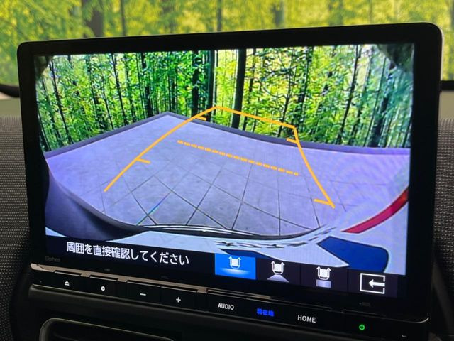 【バックカメラ】駐車時に後方がリアルタイム映像で確認できます。大型商業施設や立体駐車場での駐車時や、夜間のバック時に大活躍!運転スキルに関わらず、今や必須となった装備のひとつです!