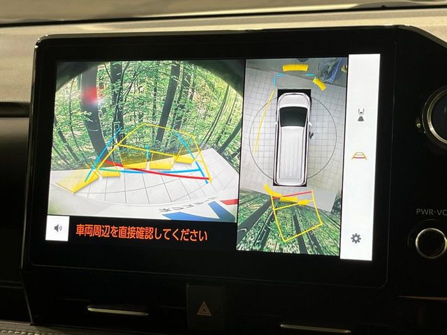 【パノラミックビューモニター】専用のカメラにより、上から見下ろしたような視点で360度クルマの周囲を確認することができます☆死角部分も確認しやすく、狭い場所での切り返しや駐車もスムーズに行えます。