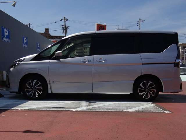 セレナ1.2 e-POWER ハイウェイスターV