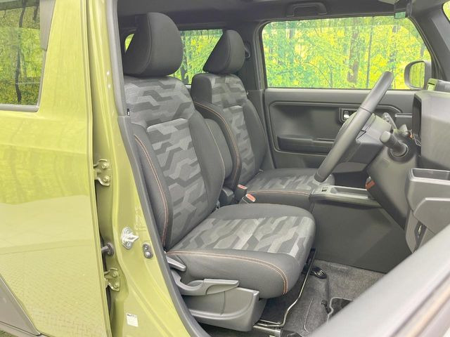 運転席シート廻りは使用感も少なく、良好な状態となっています。丁寧に使われていたことがよくわかりますね。