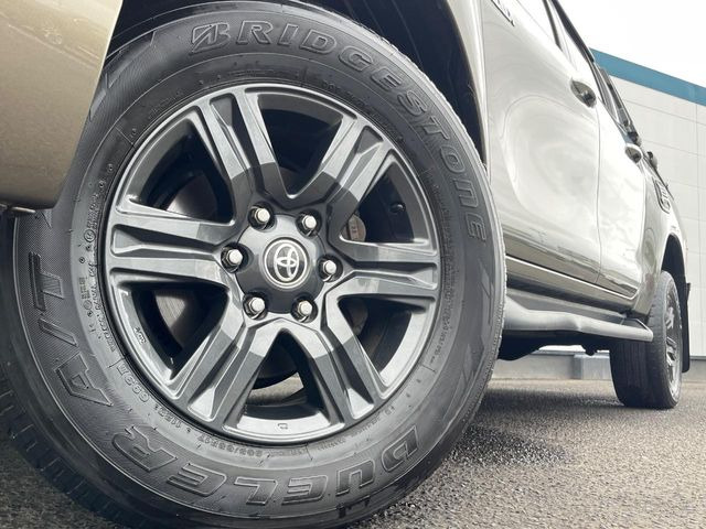 �y����17�C���`�A���~�z�C�[���z�O�ςɃ}�b�`���������A���~�z�C�[���𑕒����Ă���܂��B�e��ЊO�A���~�z�C�[����A�X�^�b�h���X�^�C�����戵�����Ă���܂��B���񂲑��k����������