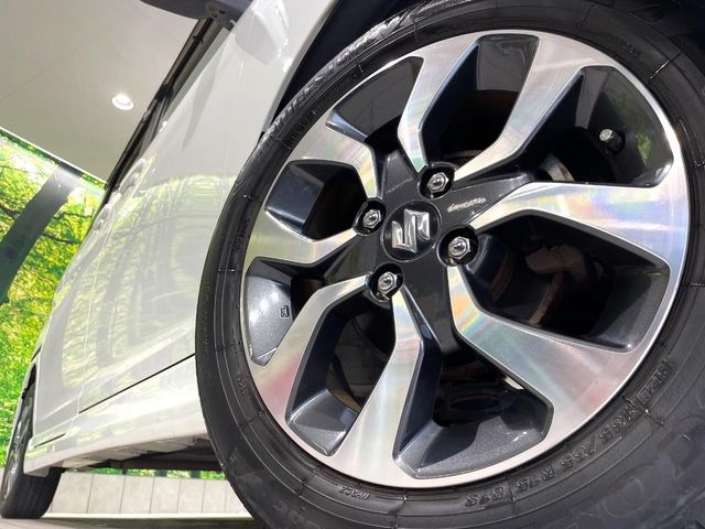 �y����15�C���`�A���~�z�C�[���z�O�ςɃ}�b�`���������A���~�z�C�[���𑕒����Ă���܂��B�e��ЊO�A���~�z�C�[����A�X�^�b�h���X�^�C�����戵�����Ă���܂��B���񂲑��k����������