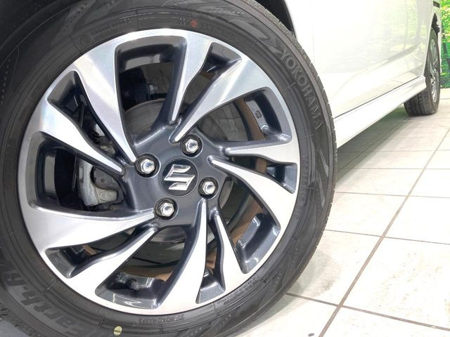 �y����15�C���`�A���~�z�C�[���z�O�ςɃ}�b�`���������A���~�z�C�[���𑕒����Ă���܂��B�e��ЊO�A���~�z�C�[����A�X�^�b�h���X�^�C�����戵�����Ă���܂��B���񂲑��k����������