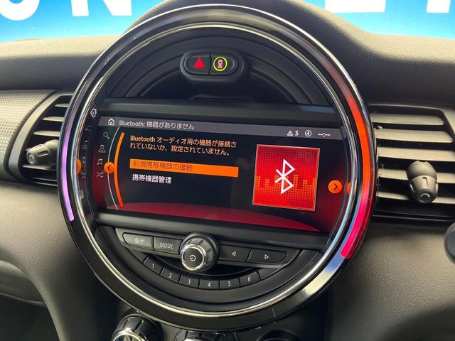 ��Bluetooth:���莝���̃X�}�[�g�t�H���ȂǂƐڑ����A�n���Y�t���[�ʘb��Տꊴ����~���[�W�b�N�Đ������y���݂��������܂��B�����ڑ��ł��̂Ŕς킵��������܂����
