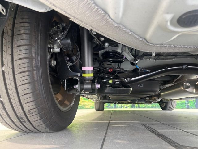 お車を安心してお乗りいただく為には、足回りの定期点検が欠かせません。サービスサポート(有償保証)では無料点検もご提供しており、安心のカーライフをお過ごしいただけるサポート体制が整っています。