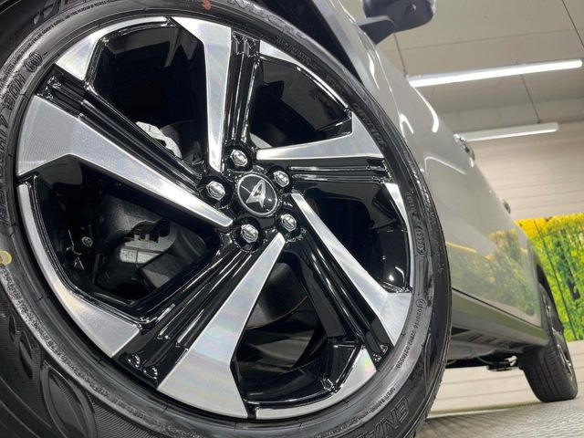 �y�����A���~�z�C�[���z�f�U�C�����̍��������A���~�z�C�[���𑕒����Ă���܂��B�e��ЊO�A���~�z�C�[����A�X�^�b�h���X�^�C�����戵�����Ă���܂��B���񂲑��k����������
