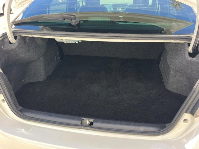 積み下ろしのしやすいデッキにはたっぷりと荷物を積み込んでいただけます。遊びから仕事まで、様々なシーンで頼れます♪