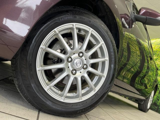 �y����15�C���`�A���~�z�C�[���z�O�ςɃ}�b�`���������A���~�z�C�[���𑕒����Ă���܂��B�e��ЊO�A���~�z�C�[����A�X�^�b�h���X�^�C�����戵�����Ă���܂��B���񂲑��k����������