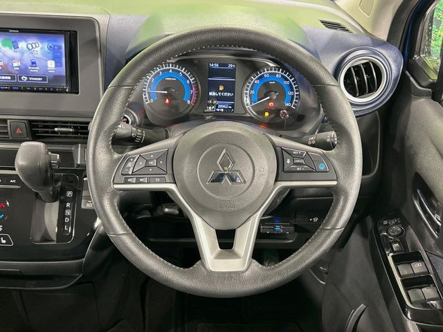 �y�X�e�A�����O�X�C�b�`�z�^�]���A�O������ڐ������炷���ƂȂ��A�I�[�f�B�I���̑��삪�\�ȕ֗��@�\!���S&���K�ȃh���C�u�����o���Ă���܂���