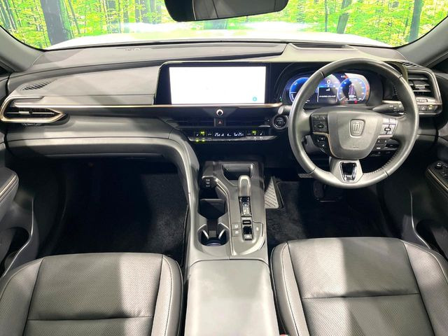 クラウンクロスオーバー2.5 G アドバンスト レザー パッケージ E-Four 4WD