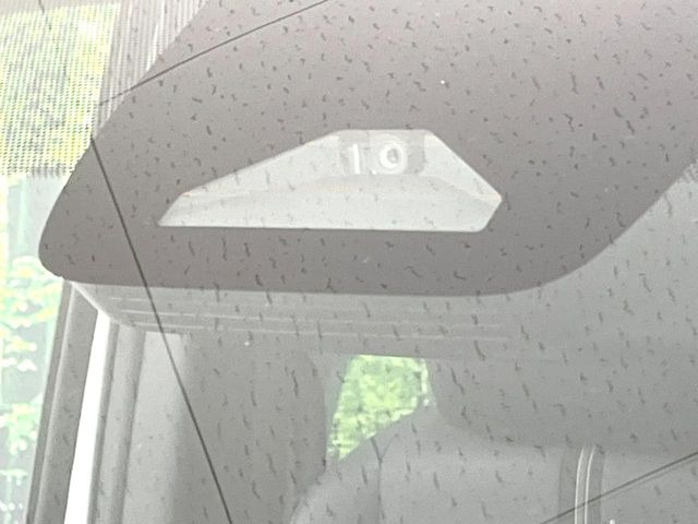 【トヨタセーフティセンス】走行中に前方の車両等を認識し、衝突しそうな時は警報とブレーキで衝突回避と被害軽減をアシスト。より安全にドライブをお楽しみいただけます。