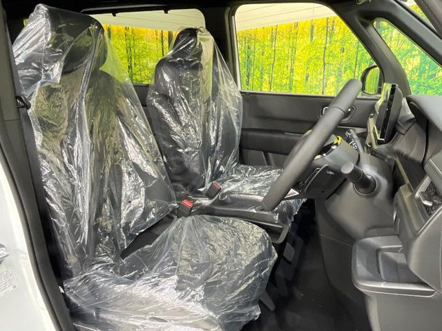 運転席シート廻りは使用感も少なく、良好な状態となっています。前オーナー様が丁寧に使っていたことがよくわかりますね。