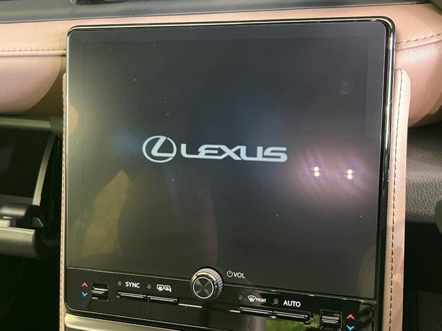 �y9.8�C���` �f�B�X�v���C�I�[�f�B�I�z���ʂ̃f�B�X�v���C��AppleCarPlay��AndroidAuto�����p�\�B�傫�ȉ�ʂŃX�}�z�i�r�A�v���������p���������܂���