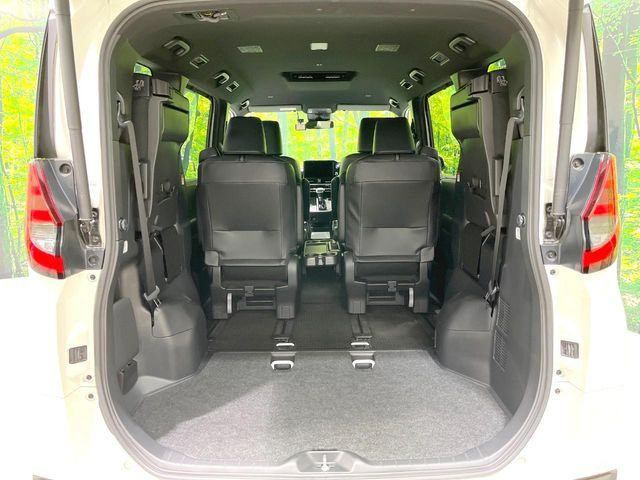 普段のお買い物や通勤、送迎等に十分な荷室スペースを確保しております。セカンドシートを倒すと、大きな荷物の積載も可能です♪