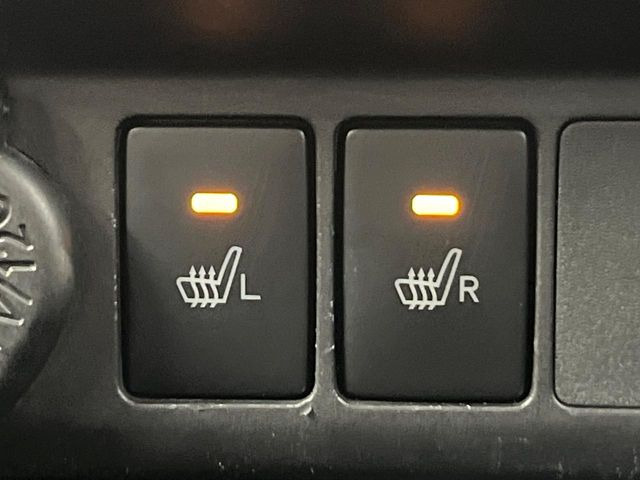 【シートヒーター】寒い日に重宝するシートヒーター!エアコンより早く温まってくれるので寒がりの人も安心ですね♪エアコンの温風は乾燥するから苦手、という方にもをおすすめです。