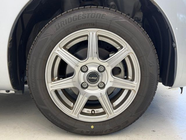 �y14�C���`�A���~�z�C�[���z�O�ςɃ}�b�`�����A���~�z�C�[���𑕒����Ă���܂��B�e��A���~�z�C�[����A�X�^�b�h���X�^�C�����戵�����Ă���܂��B���񂲑��k����������