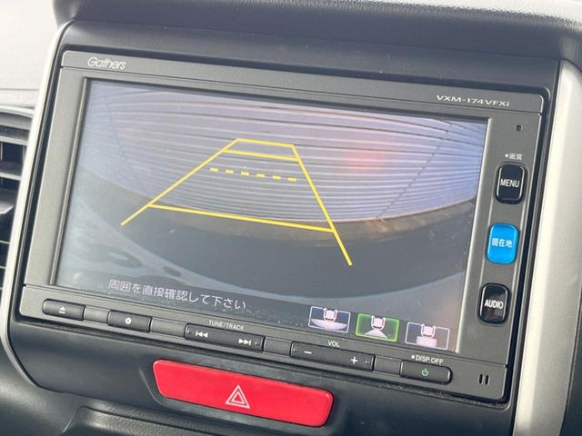 【バックカメラ】駐車時に後方がリアルタイム映像で確認できます。大型商業施設や立体駐車場での駐車時や、夜間のバック時に大活躍!運転スキルに関わらず、今や必須となった装備のひとつです!