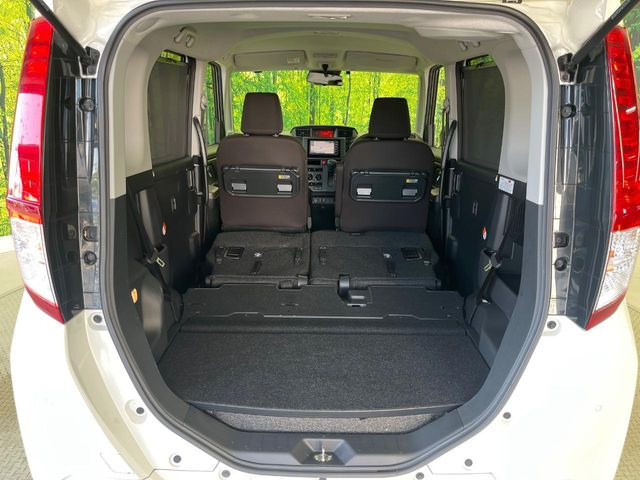 普段のお買い物や通勤、送迎等に十分な荷室スペースを確保しております。セカンドシートを倒すと、大きな荷物の積載も可能です♪