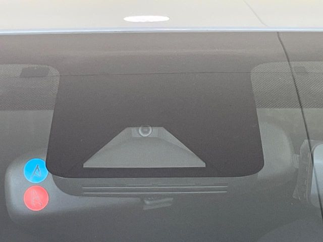 【トヨタセーフティセンス】走行中に前方の車両等を認識し、衝突しそうな時は警報とブレーキで衝突回避と被害軽減をアシスト。より安全にドライブをお楽しみいただけます。