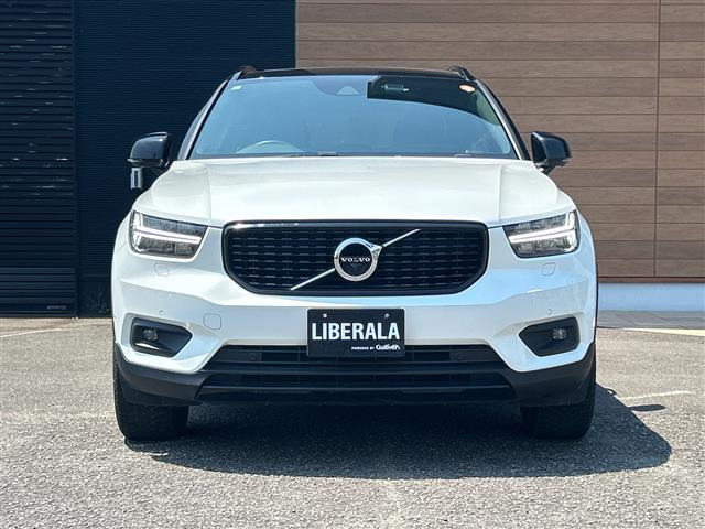 XC40B4 AWD Rデザイン 4WD