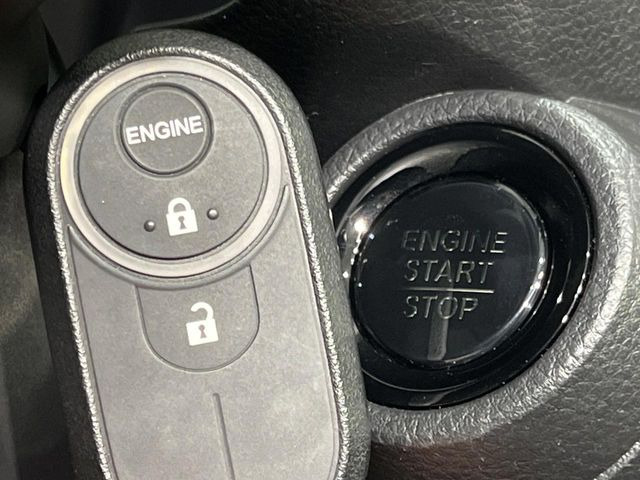 �yHonda�X�}�[�g�L�[�z�J�o����|�P�b�g�ɓ��ꂽ�܂܂ł��h�A�̎{���E�������\�ȃX�}�[�g�L�[�𑕔��B�G���W���̃I���E�I�t�����J�M�����o���K�v����������Ƃ��Ă��֗��ł���